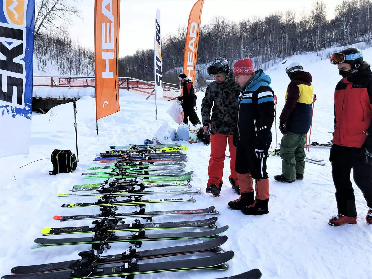 หัวเล่นสกีภูเขา: เด็กและผู้ใหญ่รุ่น คำอธิบายการรวบรวมข้อดีข้อเสียของสกี 20254_18
