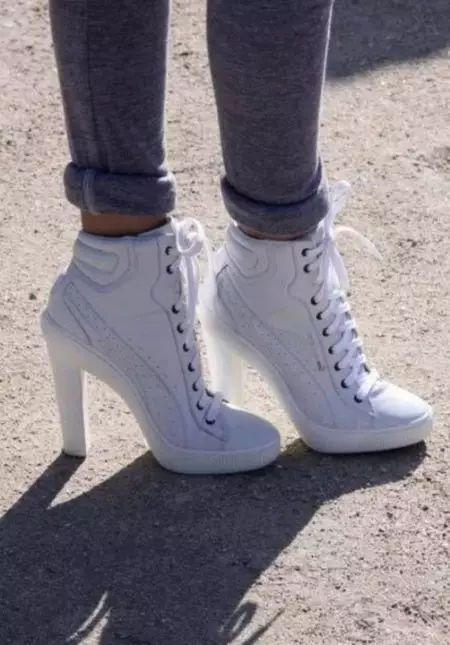 Sepatu Sneakers di Tumit (56 Foto): Model wanita dipanggil 2025_5
