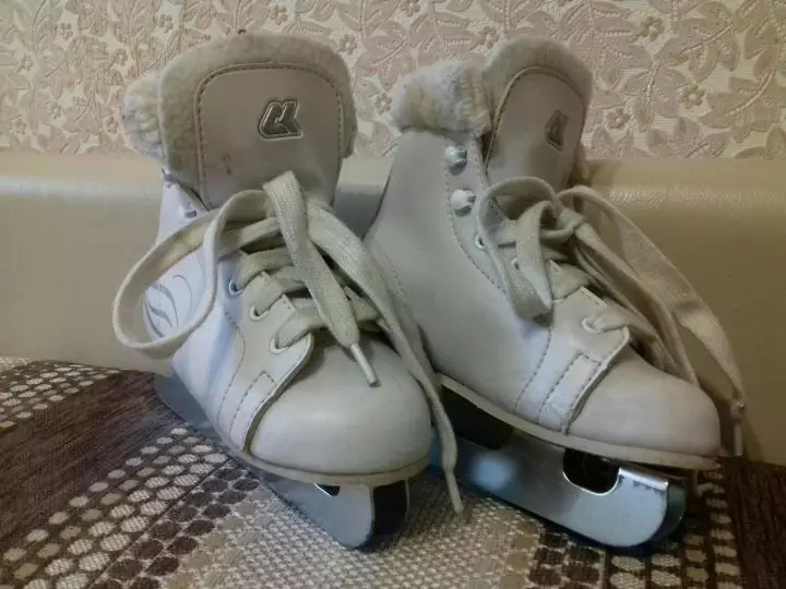 डबल-गुलाब स्केट्स: जूते और अन्य स्केट्स पर दो ब्लेड वाले बच्चों के स्लाइडिंग मॉडल 25-26, 36-39 और 40 आकार। बच्चों के लिए उन्हें कैसे चुनें? 20260_5