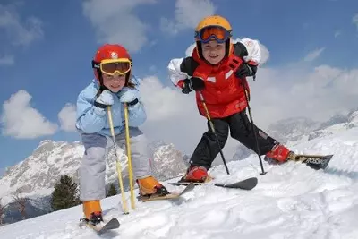 ski fëmijëve: se si të zgjedhin një ski me një fëmijë për rritjen dhe zgjidhni ato nga pesha? madhësia e tyre. Përzgjedhja e ski për fëmijët 3-4 vjet dhe 5-10 vjet 20282_22
