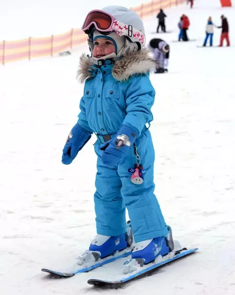 ski fëmijëve: se si të zgjedhin një ski me një fëmijë për rritjen dhe zgjidhni ato nga pesha? madhësia e tyre. Përzgjedhja e ski për fëmijët 3-4 vjet dhe 5-10 vjet 20282_8