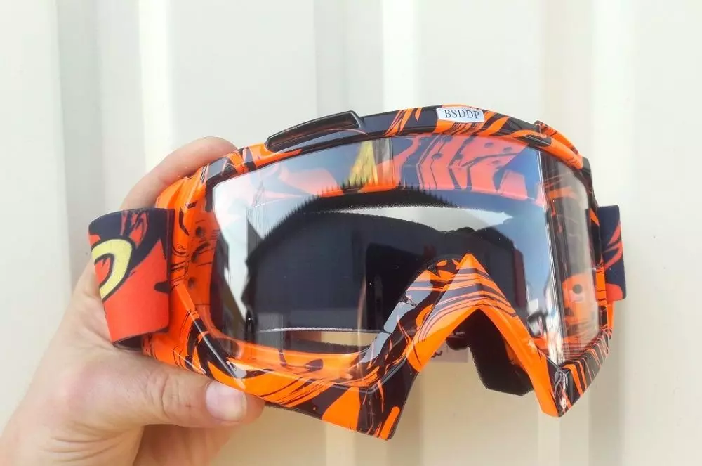 Сноуборд очила: Како да изберете маска очила за скијање? Најдобри точки со Dioptias, Roxy и други модели на сноуборди 20291_16