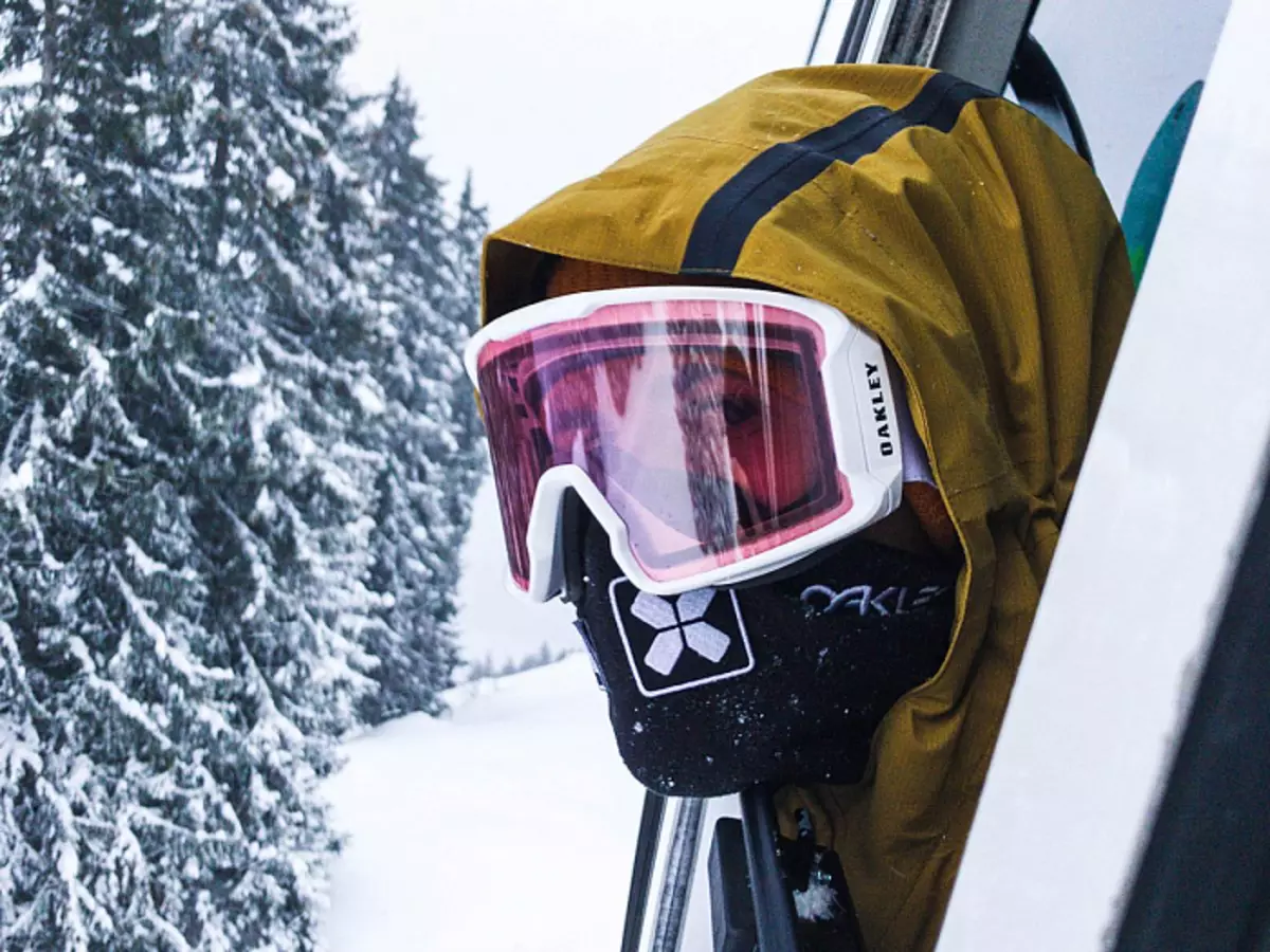Gelas Snowboard: Bagaimana untuk memilih cermin mata untuk ski? Titik terbaik dengan Dioptias, Roxy dan model snowboarder lain 20291_4