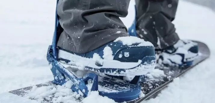 Snowboard felszerelés felszerelése: Hogyan kell helyesen telepíteni a sarkokat? Kötőelemek beállítása és beállítása kezdőknek, univerzális indító állvány 20292_17