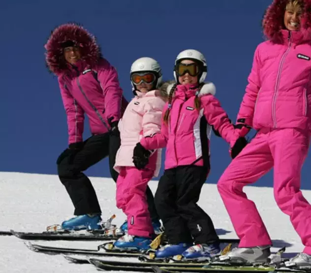 لباس اسکی کودکان: کارگاه زمستانی برای مدل های ورزشی اسکی و مسابقات مسابقه ای، انواع دیگر لباس های نوجوان برای کودکان 20293_2