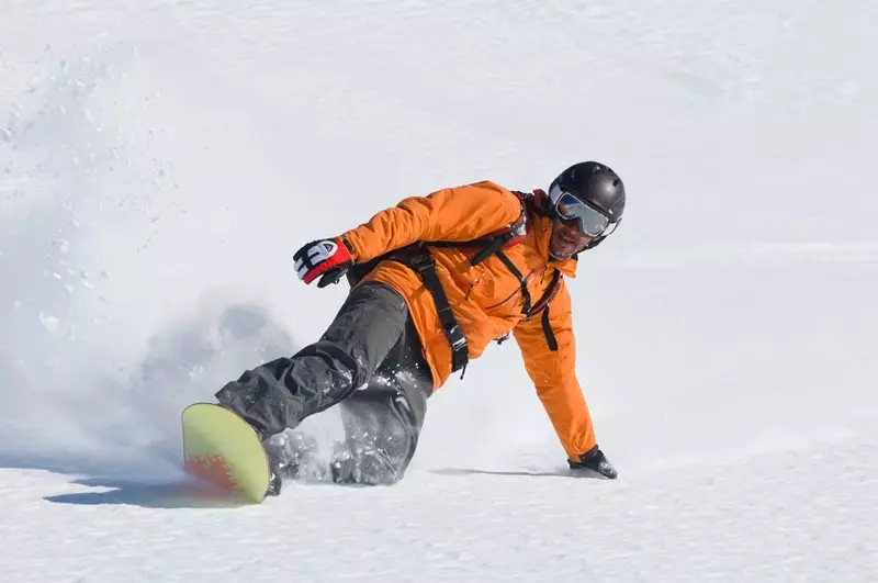 Snowboard búnaður: hvaða búnaður er þörf fyrir skauta? Búnaður endurskoðun og viðbótar snowboarder fylgihlutir, listi yfir nauðsynleg föt 20296_33