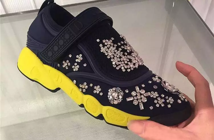 Sneakers Brilliant (28 Foto): Model dengan Sparkles 2030_15