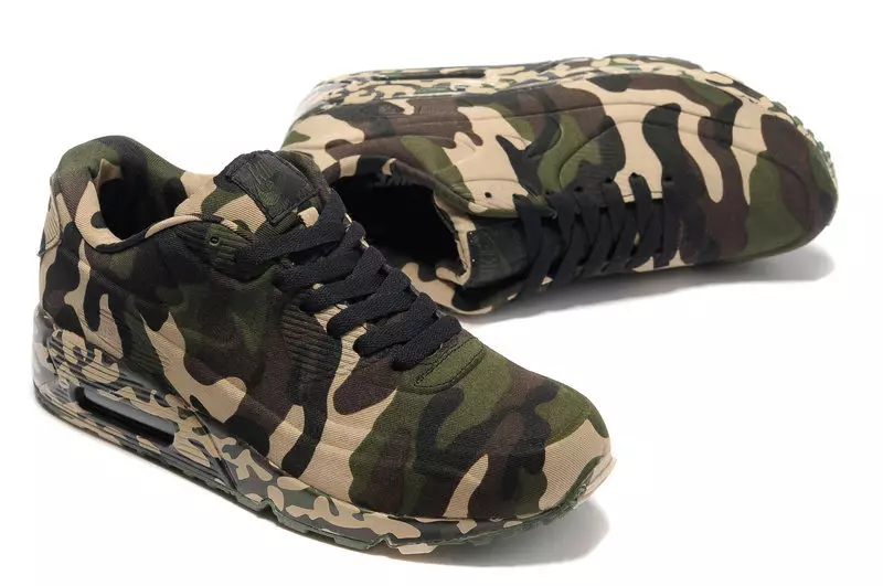 Sneakers cuddliw (49 Lluniau): Modelau yn arddull militarïau gyda phrint o guddliw, Khaki, cuddliw 2031_21