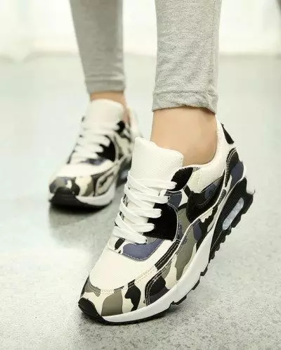 Camouflage Sneakers (49 fotók): Modellek a militariák stílusában, álcázás nyomtatásával, Khaki, álcázva 2031_45