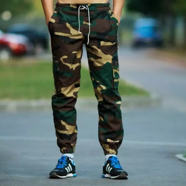 Camouflage Sneakers (49 fotók): Modellek a militariák stílusában, álcázás nyomtatásával, Khaki, álcázva 2031_6
