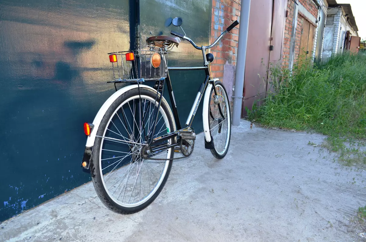 自行車“烏克蘭”（25張）：技術特色螺紋自行車。他們的輪子的大小。製造商的歷史 20376_15