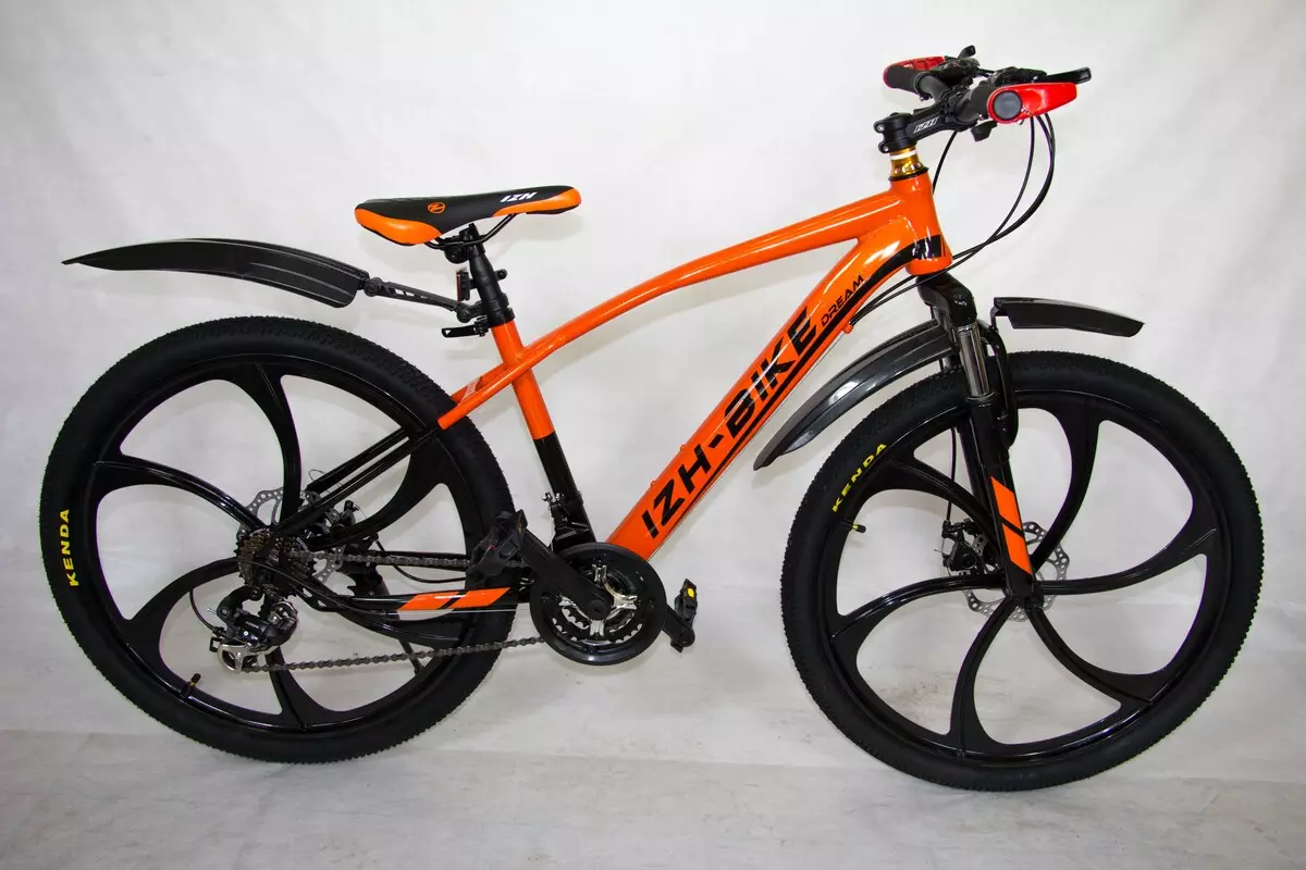 Bicicletas Izh-Bike: descrición da bicicleta de tres rodas de bicicletas para adultos de 24 pulgadas e bicicletas eléctricas, outros modelos. Comentarios 20392_3