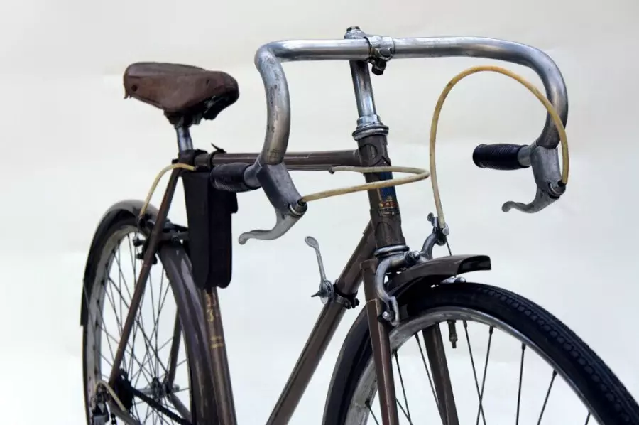 Հեծանիվ «տուրիստ» (28 լուսանկար). R իզից հեծանիվների բնութագրերը: Անիվների չափերը եւ քաշը: Ստեղծման պատմություն: Ընտրության նրբություններ 20398_5