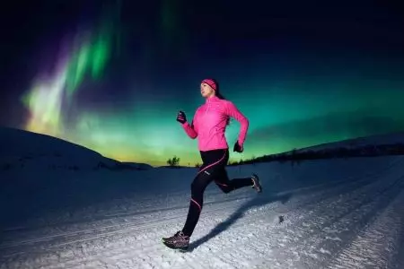 Winter sneakers ASIX (36 bilder): Modeller med spikar och med päls, vinter, för promenader, svart 2039_6