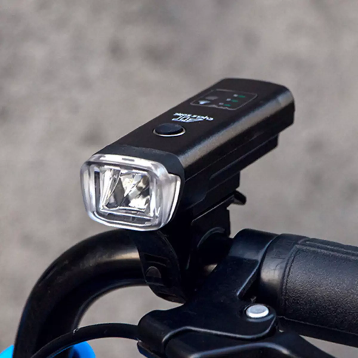 Prednja biciklistička svjetiljka: Značajke ciklotehni cikaloneaties. Kako odabrati snažnu LED i silikonsku svjetiljku s baterijom ili generatorom na upravljaču? Ocjenjivati ​​najbolje 20417_14