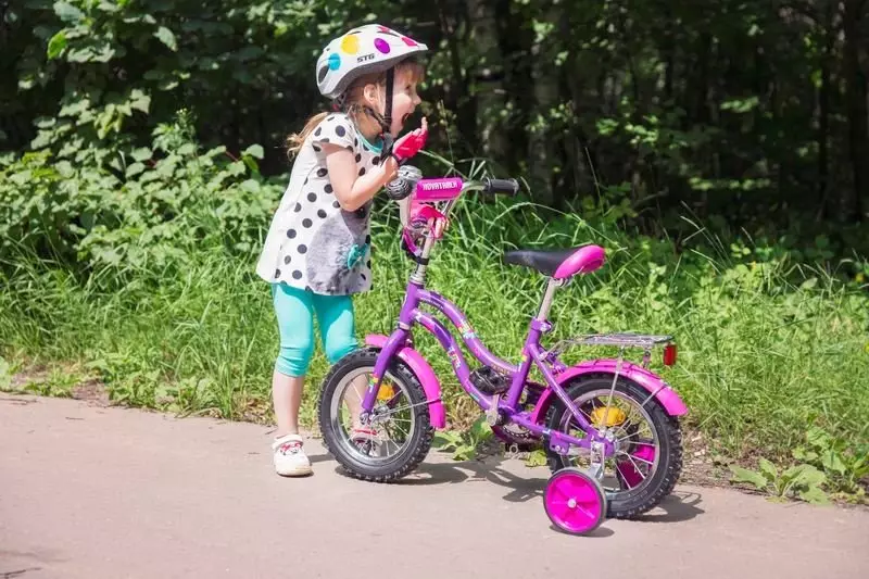Rrotat e biçikletave: Si të zgjidhni rrota shtesë të sigurisë për 12-20 inç për një biçikletë të rritur? 20419_2