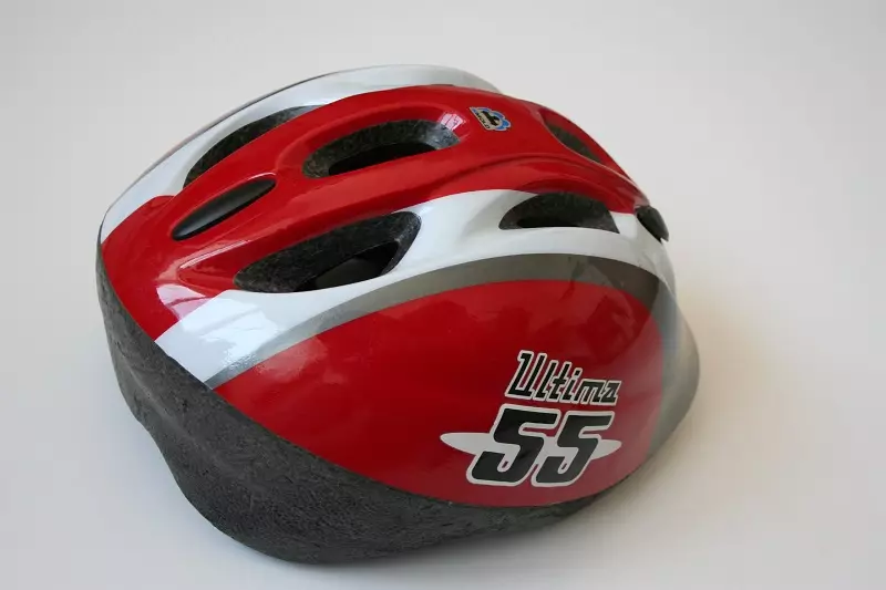 Helmetat e biçikletave të fëmijëve: Zgjidhni profesione mbrojtëse për fëmijët në 1, 2, 3, 4 dhe 5 vjet. Dimensione 20421_3