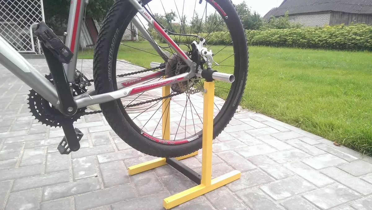 Bisiklet Standı: Arka tekerleğin altında açık bisiklet rafı, Bisikletin bakımı ve depolanması için dikey montaj 20422_2