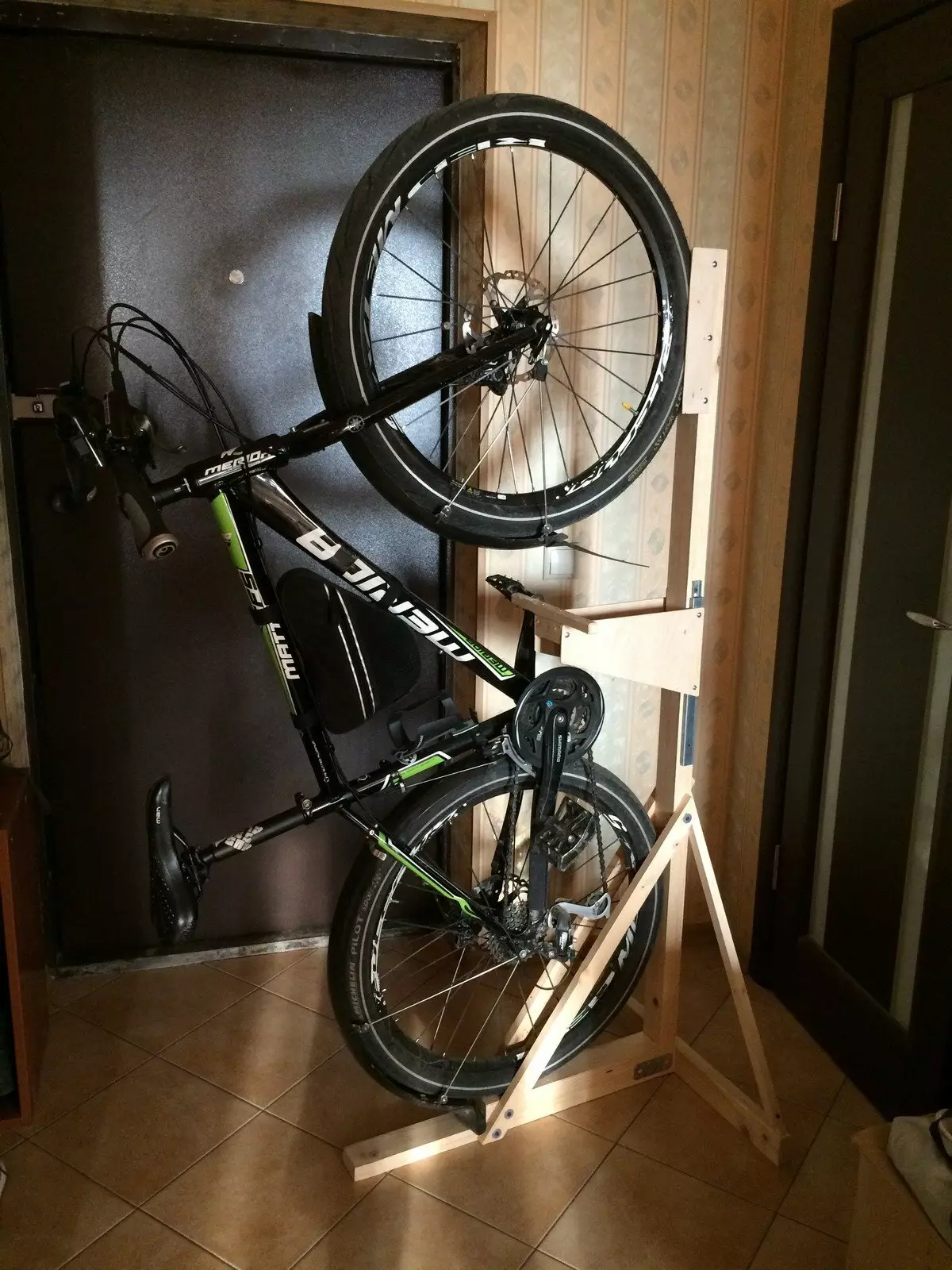 دراجة حامل: رف دراجة في الهواء الطلق تحت عجلة الخلفية، جبل عمودي لصيانة وتخزين الدراجة 20422_8