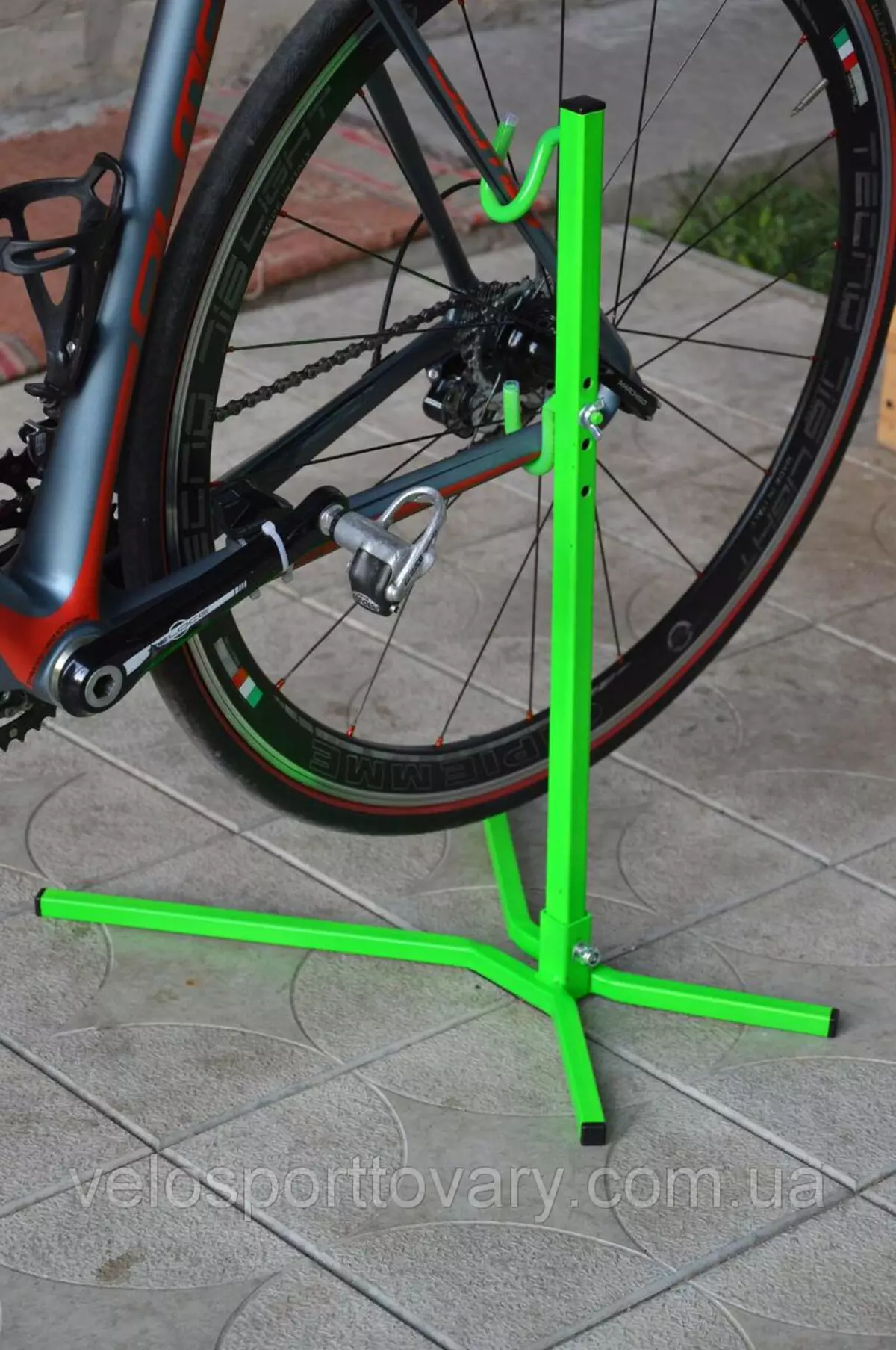 Bisiklet Standı: Arka tekerleğin altında açık bisiklet rafı, Bisikletin bakımı ve depolanması için dikey montaj 20422_9