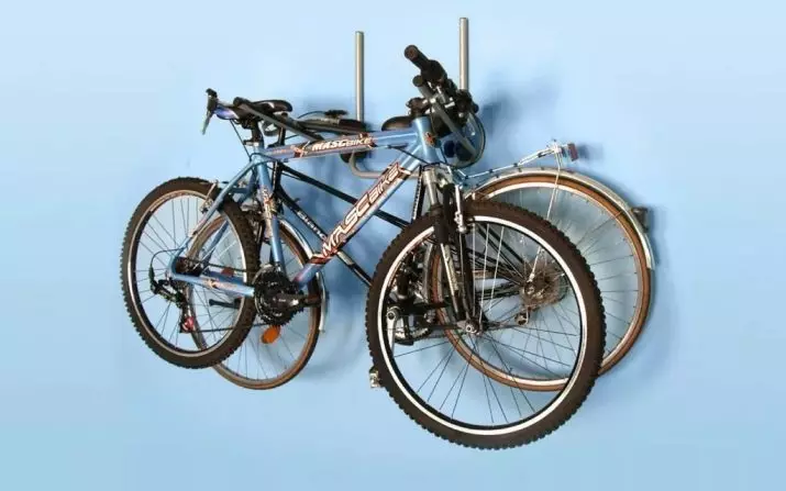 Велосипеди монтаж: системи за съхранение на велосипеди на тавана и на пода с помощта на скоби или повдигащ механизъм 20426_5