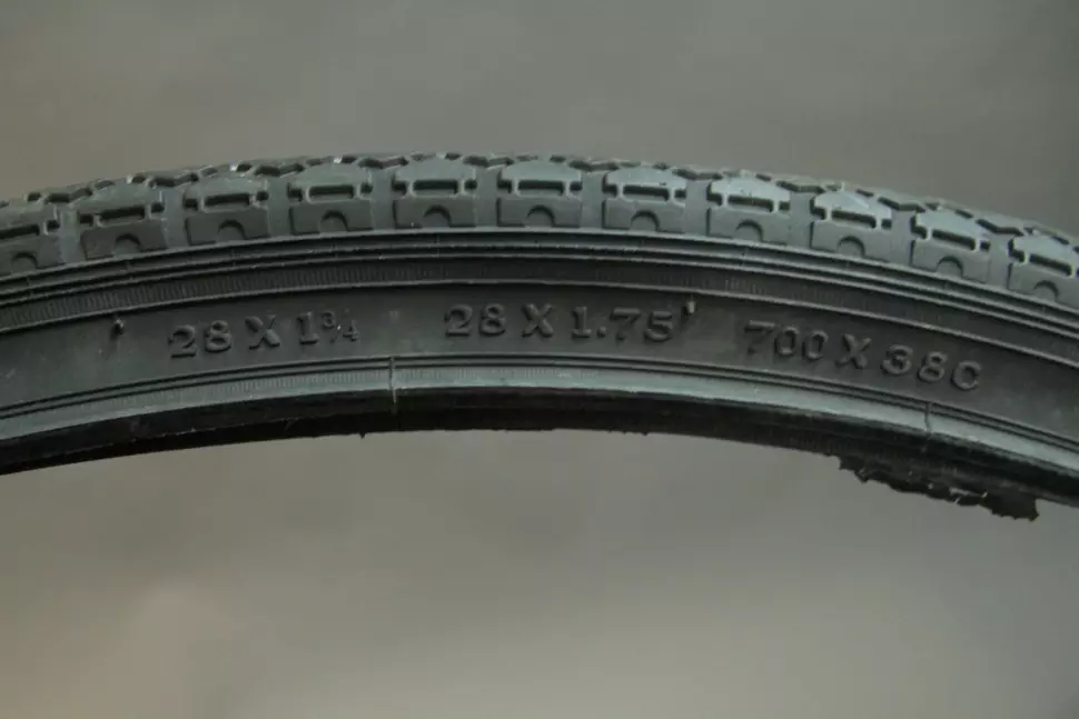 Dimensions amplada de el pneumàtic de la bicicleta de pneumàtics per a bicicletes, una taula que enumera els pneumàtics de cicle. Com recollir el cèrcol? 20429_7