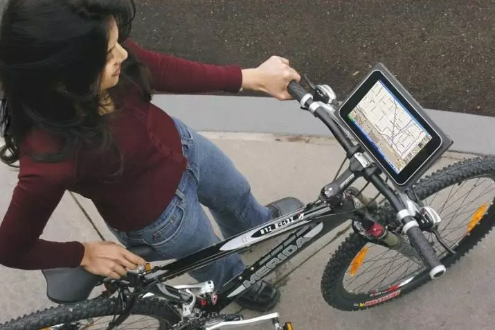 どんなサイクルコンピュータを選択するのが良いですか？自転車用のトップワイヤレスコンピュータ。最も正確な予算モデルのブランドの概要 20436_6