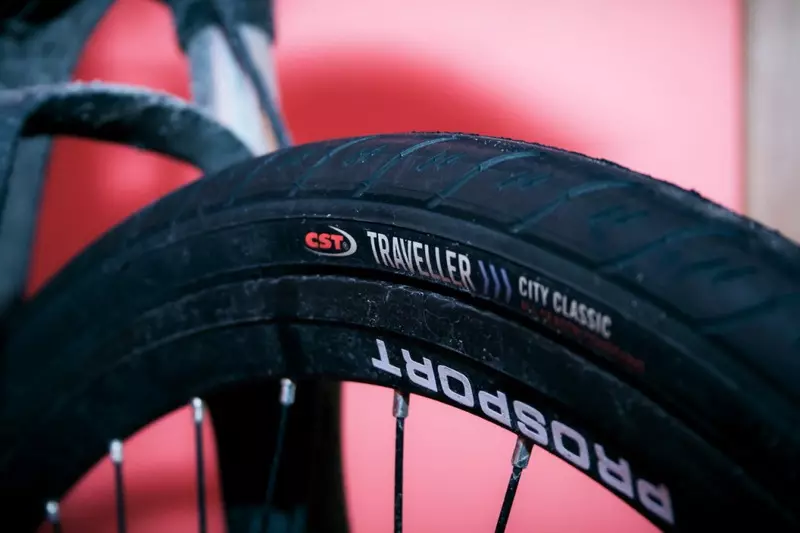 साइकिल के लिए टायर: 20 इंच के लिए एक बेकार और वायुहीन बाइक ब्रेक कैसे चुनें? टायर क्या टायर होना चाहिए? सेमी क्या है? 20450_15