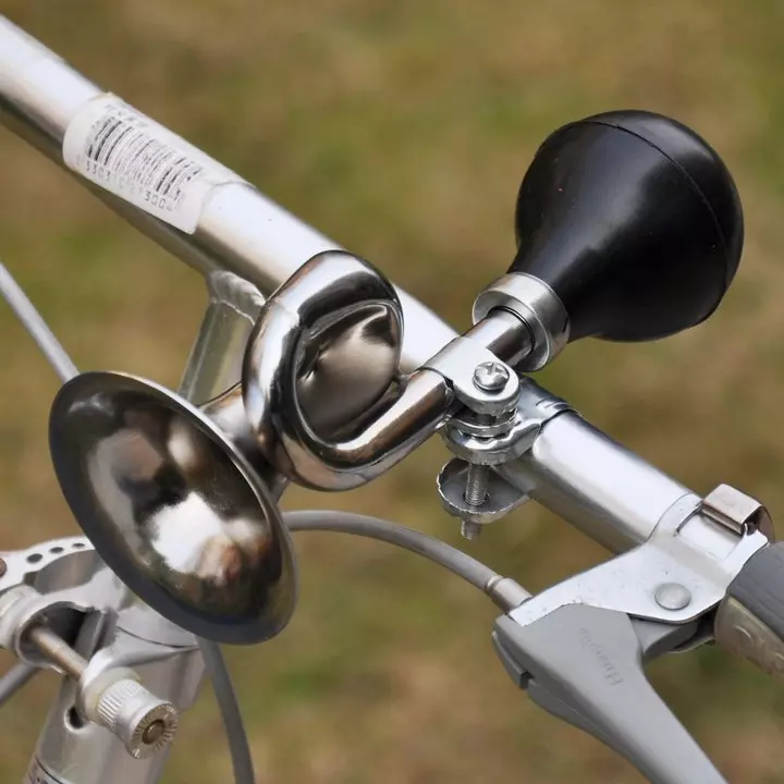 Sykkelanrop: Hvordan velge et sykkelsignal? Varianter av wreshlons på lyder, pneumatiske stenger og Claxson på en sykkel 20451_15