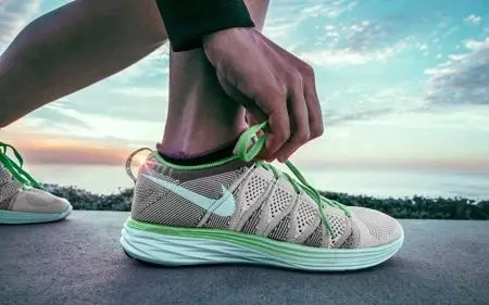 Sneakers för att springa på asfalt (65 foton): Hur man väljer Running Sneakers, hur man väljer det bästa 2046_8