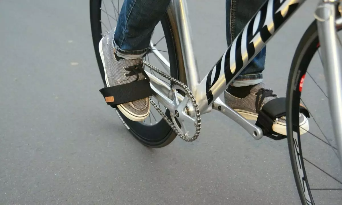 Tuklips: claudàtors de bicicletes. Tipus de cinturons per a bicicletes infantils i adults, la seva instal·lació. Corretges de wellgo i altres opcions 20472_23