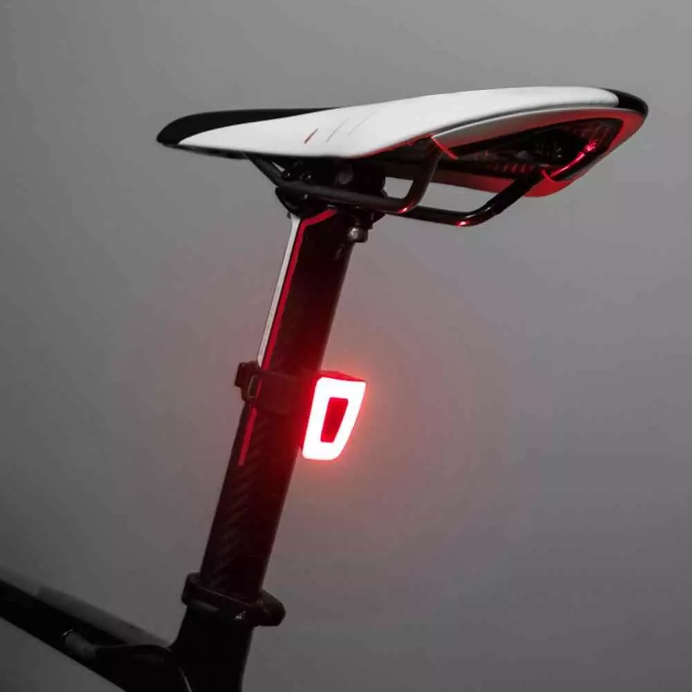 Llanterna del darrere de la bicicleta: Blockburn Mart Click opinió. Com triar una llanterna USB amb senyals de tornada, seguiment làser i la càmera al tronc i l'ala? 20473_14