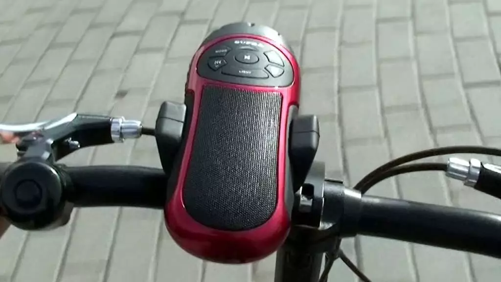 Una colonna per bicicletta: caratteristiche di fissaggio e supporto del titolare per il marchio del ciclo. Panoramica delle colonne JBL e degli altri con Bluetooth. Come scegliere una colonna portatile sul volante? 20478_5