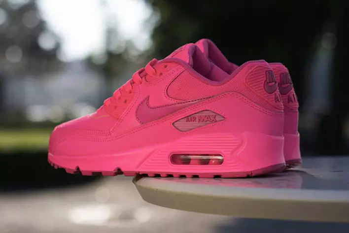 Pink Sneakers (56 fotot): Mida kanda, naissoost mudelid, õrnalt roosa halliga 2048_11