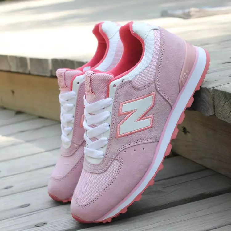 Zapatillas Pink Sneakers (56 fotos): Qué usar, modelos femeninos, suavemente rosa con suela gris 2048_15