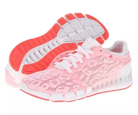 Pink sneakers (56 foto's): Wat te dragen, froulike modellen, sêft roze mei grize sole 2048_18