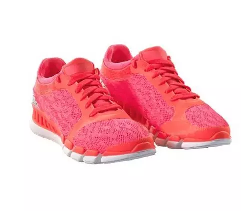 Pink sneakers (56 photos): What to wear, female models, gently pink with gray sole 2048_19