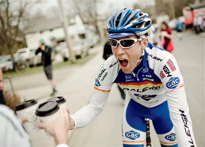 Volochoki (56 fotografii): Caracteristicile punctelor de ciclism cu dioptere, descrierea ochelarilor fotochromi pentru bicicliști. Cum de a alege o ochelari de biciclete? 20498_4