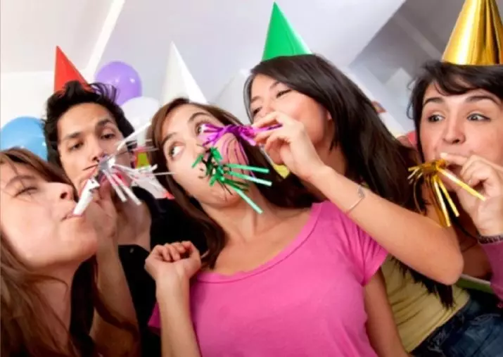 Κινητοί διαγωνισμοί γενεθλίων ενηλίκων: Αστεία ενεργά και ενδιαφέροντα παιχνίδια σε ένα πάρτι για μια μικρή εταιρεία 204_22