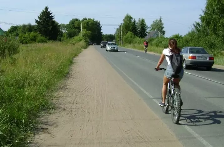 在巷道上骑行：骑自行车者在路上的特征。他们必须去哪一方？ 20507_16