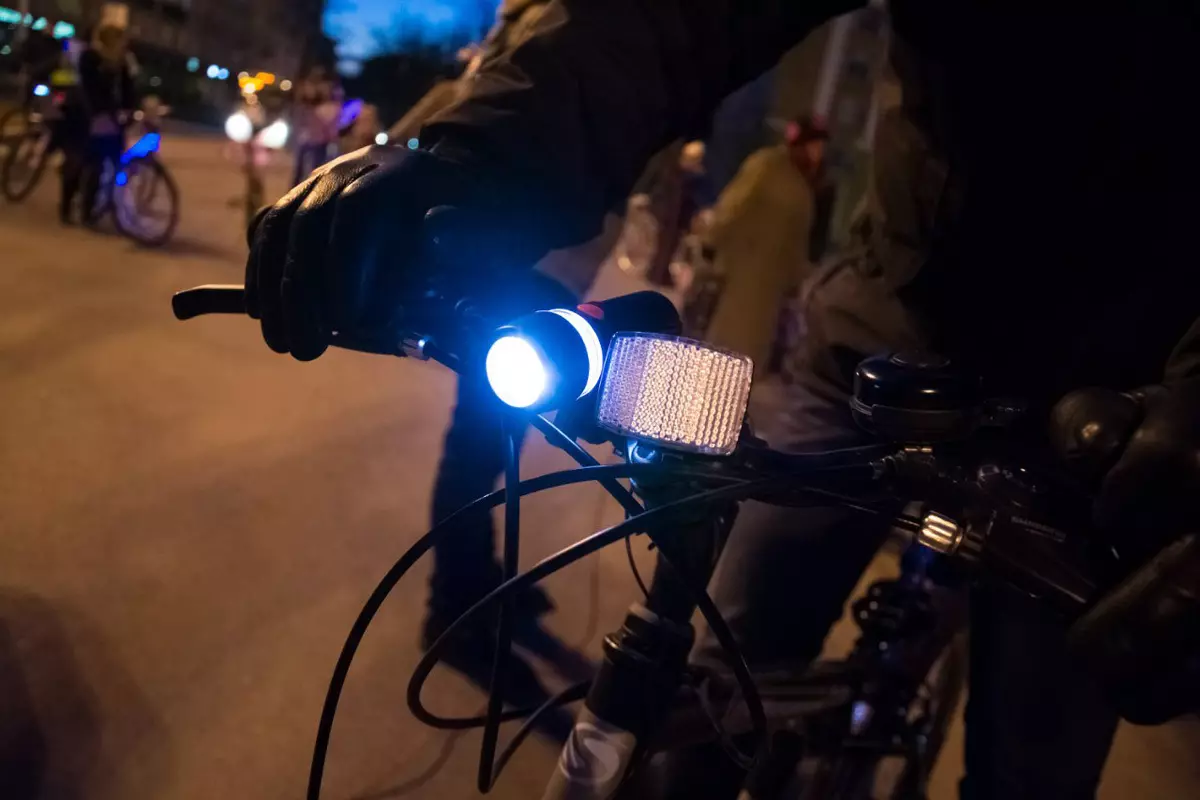 Round riding on the roadway: features of the cyclists on the road. Which side do they have to go? 20507_6