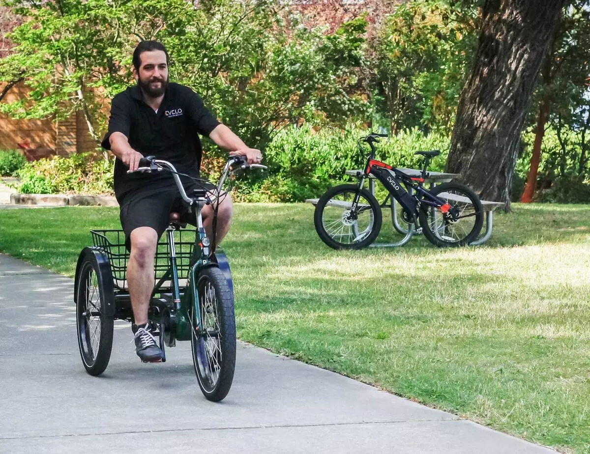 Adults Three-wheeled electric bicycles: an overview of models of bicycles with electric drive, pros and cons of electrical 3-wheeled bicycles 20515_2