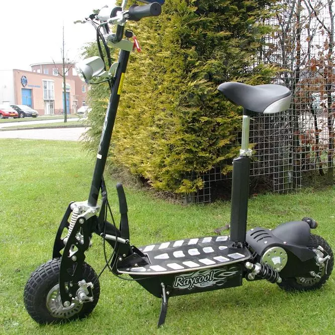 Electrosamocata com lugares (43 fotos): adultos e scooters elétricos de três rodas de crianças. Classificação das melhores scooters com uma sela para crianças e idosos 20526_39