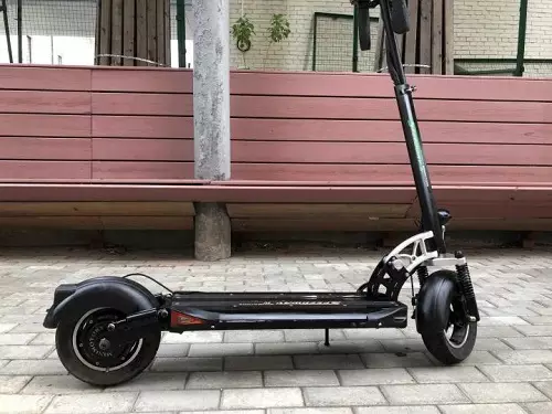 Speedway Eletropolds: descrición de mini scooters e outros modelos de scooters eléctricos. Os seus pros e contras 20530_10