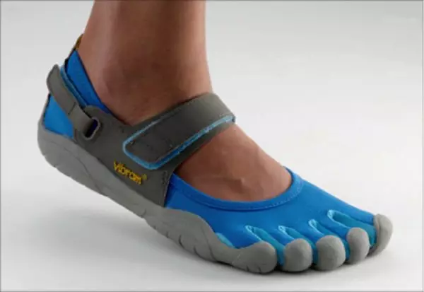 Sneakers med fingrar Vibram (49 foton): Modeller med 5 separata fingrar 2053_20