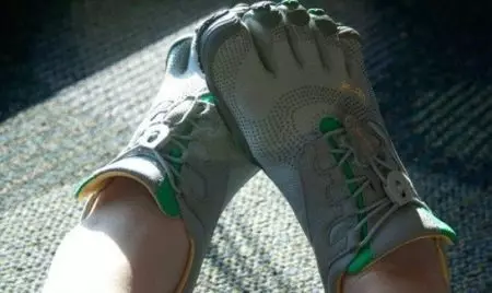 Sneakers gyda bysedd Vibram (49 Lluniau): Modelau gyda 5 bysedd ar wahân 2053_44