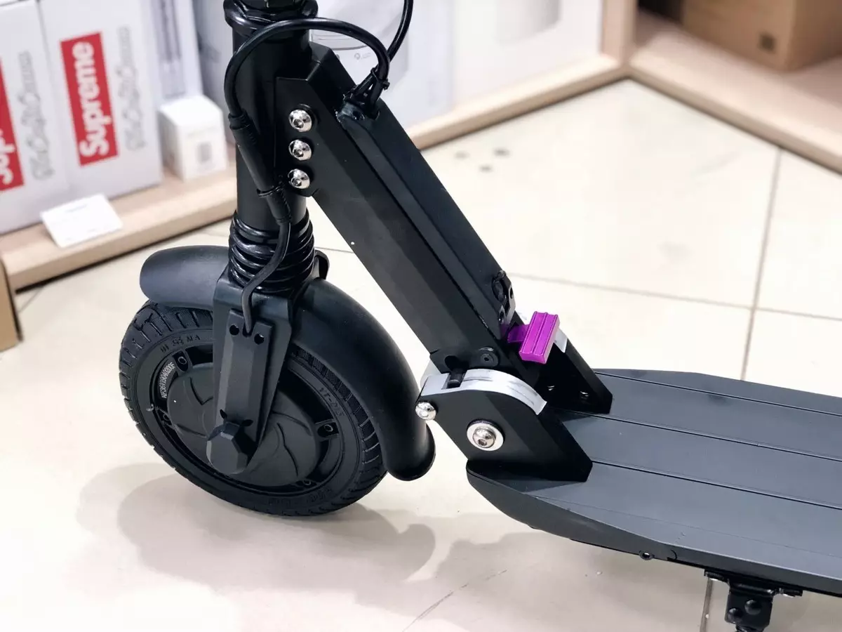 KUGOO electrosphames: Review sa mga scooter ug mga accessories alang kanila, pagtandi sa G-Booster ug Max Speed ​​modelo, tag-iya reviews 20541_32