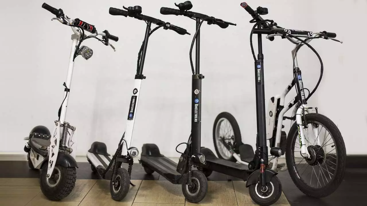 Adult Electric Scooter (54 şəkil) necə Elektron və batareyanın üzərində motor ilə qatlama scooter seçmək? Speed ​​və modelləri xülasəsi 20543_28