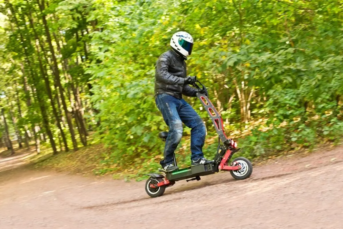 Adult Electric Scooter (54 şəkil) necə Elektron və batareyanın üzərində motor ilə qatlama scooter seçmək? Speed ​​və modelləri xülasəsi 20543_35