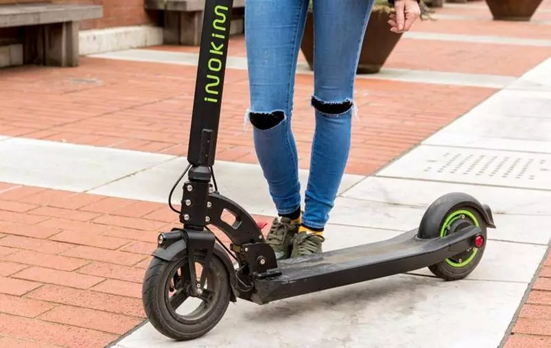 Adult Electric Scooter (54 şəkil) necə Elektron və batareyanın üzərində motor ilə qatlama scooter seçmək? Speed ​​və modelləri xülasəsi 20543_8